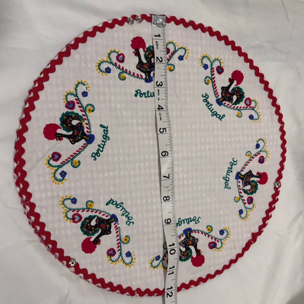 Portugal roll warmer. Colorful Embroidered Fabric with Red Accents - Picture 2 of 9